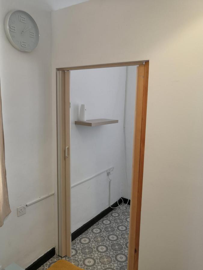 Bee Hostel Limassol Exterior photo